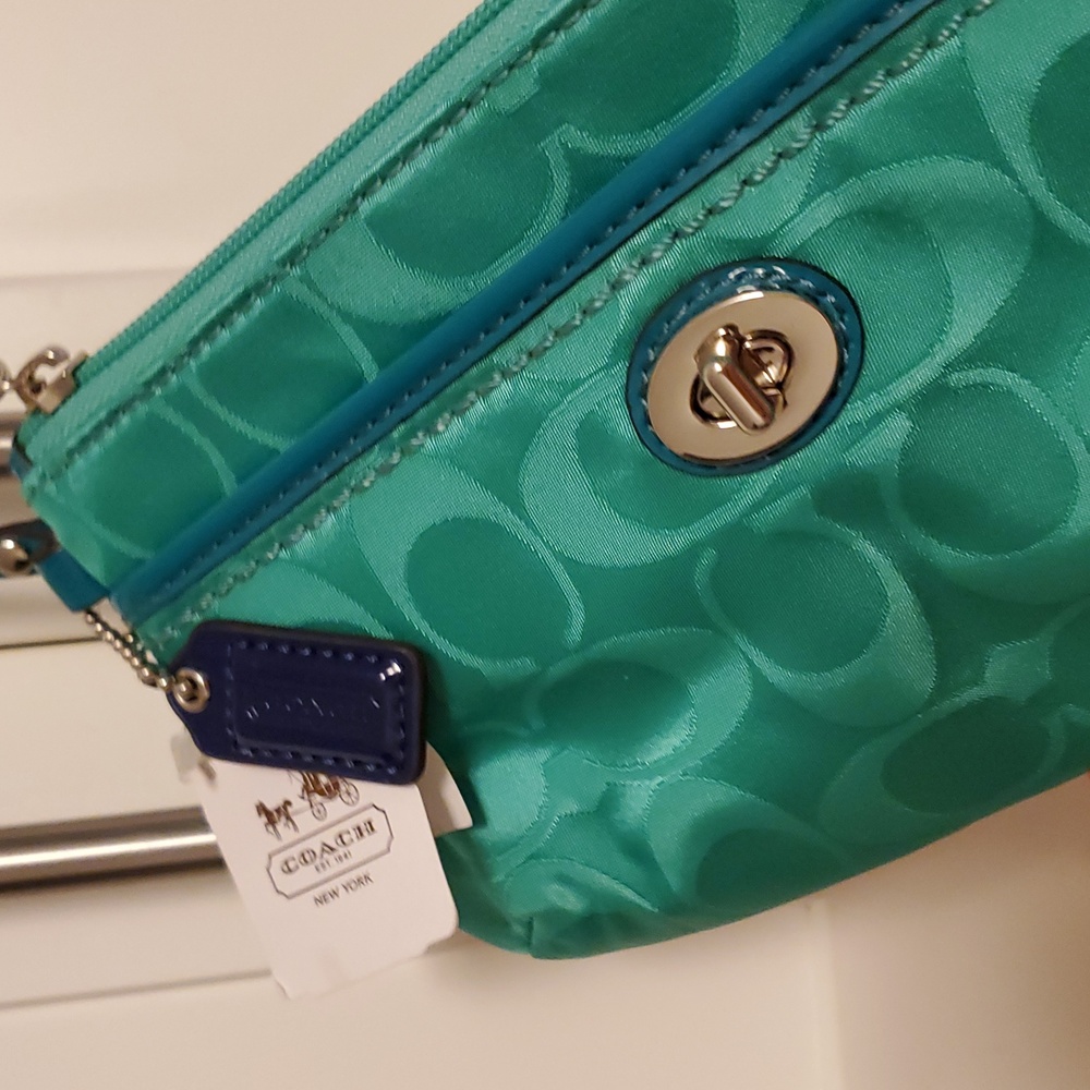 Coach Wristlet NWT - Picture 5 of 5